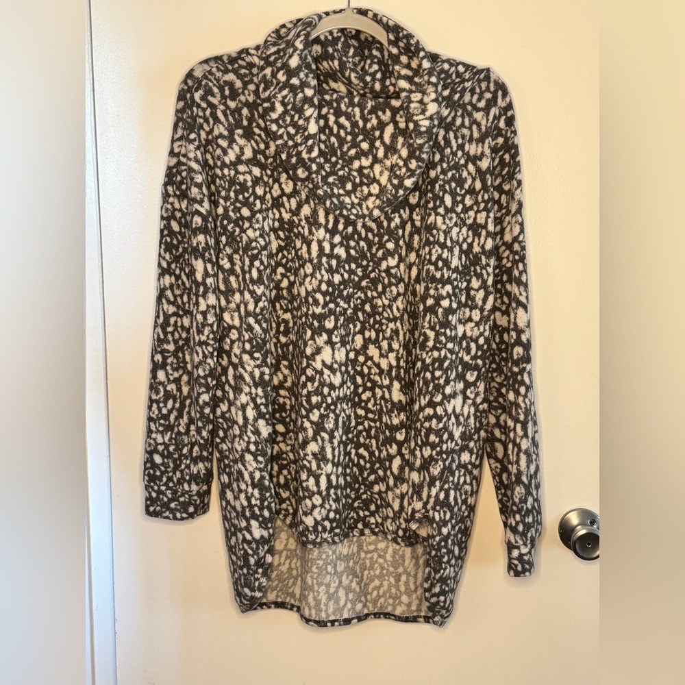 New Directions Gray White Animal Print Cowl neck high low hem top XL
